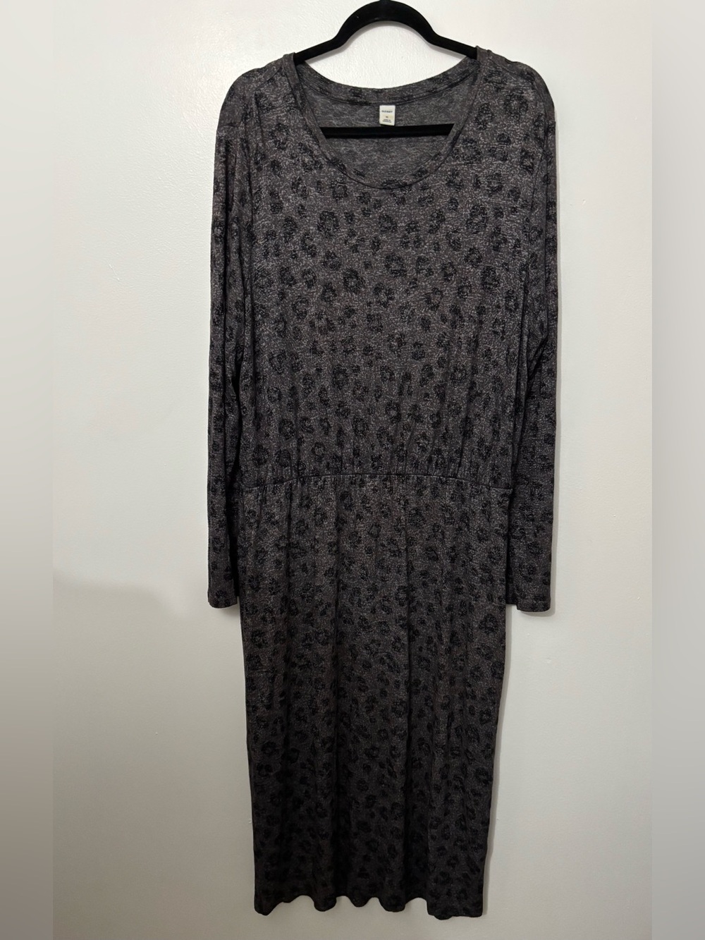 Old Navy Long-Sleeve Leopard Print Midi Dress in Charcoal